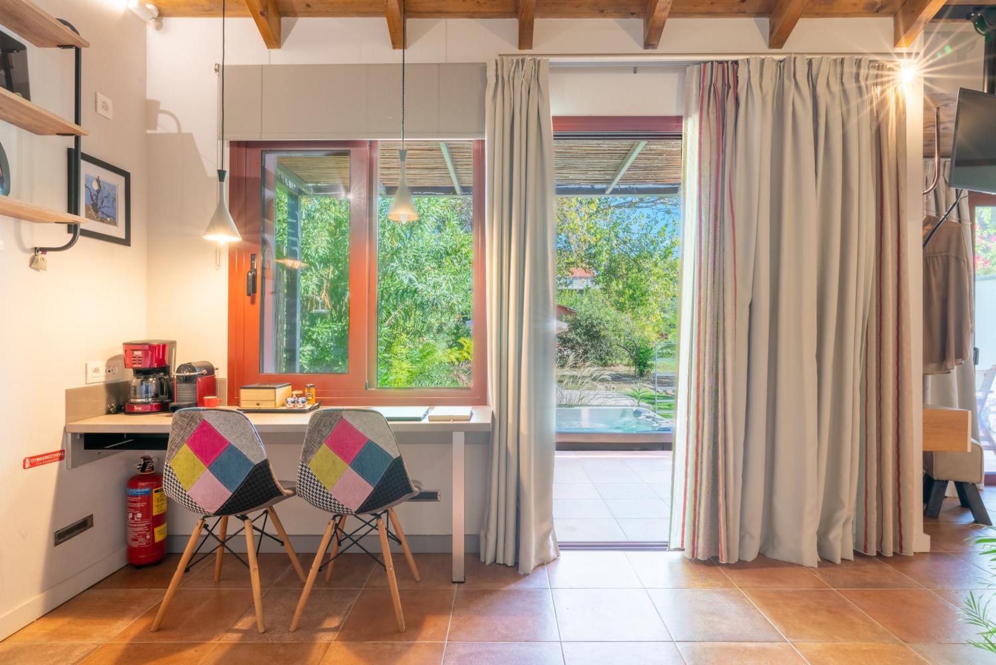 Klaritz Luxury Suites Lassi  Exteriör bild