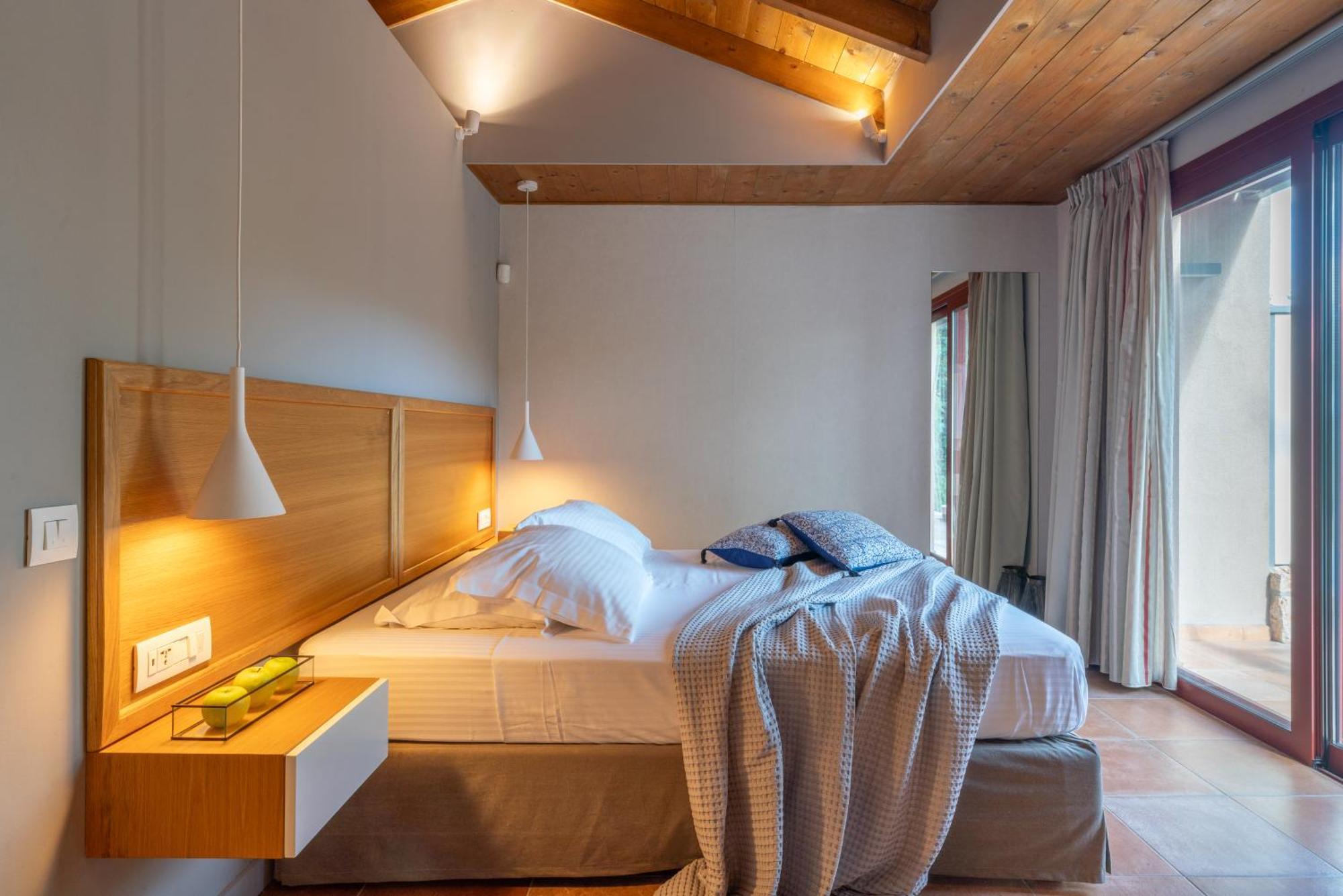 Klaritz Luxury Suites Lassi  Exteriör bild