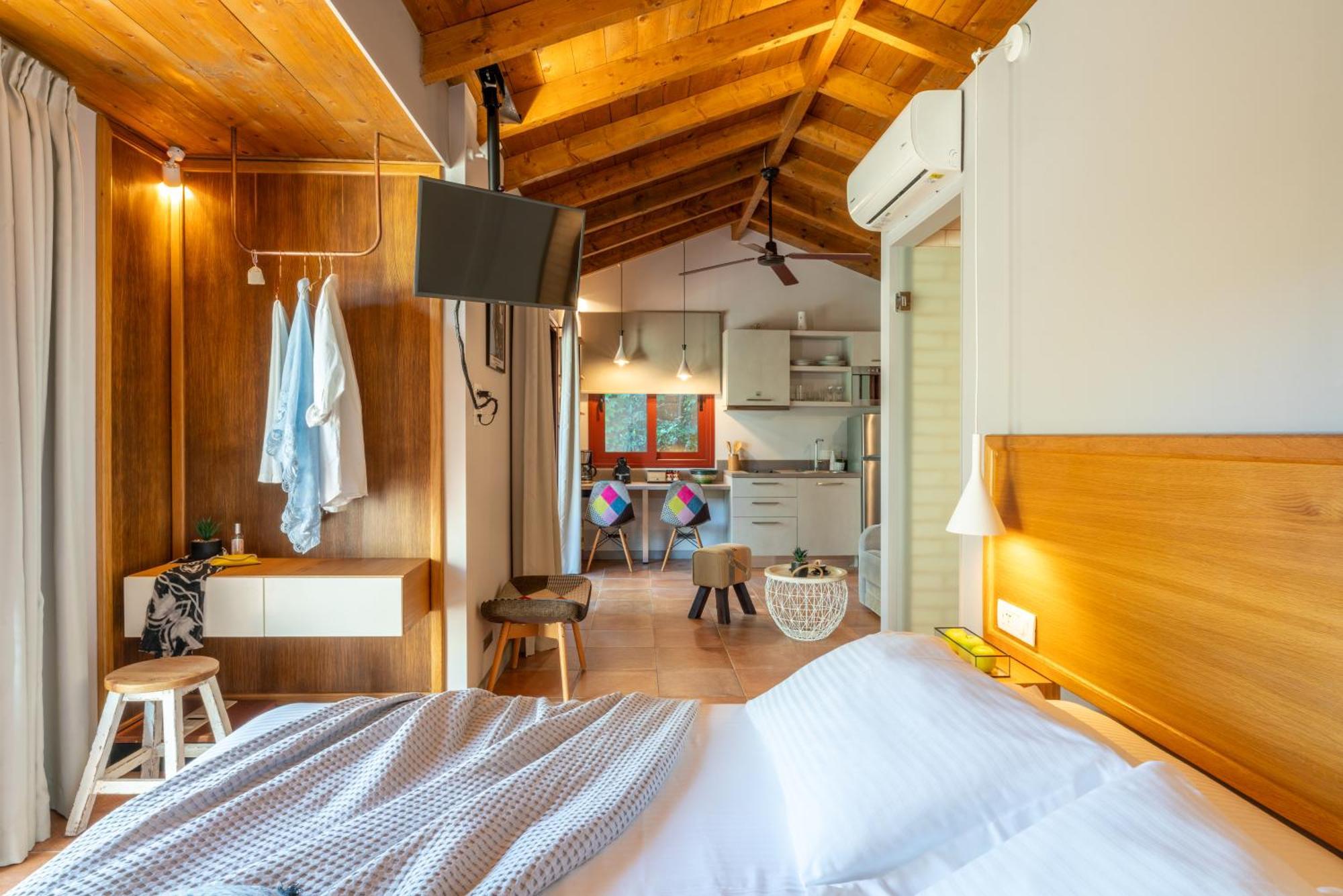 Klaritz Luxury Suites Lassi  Exteriör bild